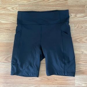 Invigorate High-Rise Short size 8